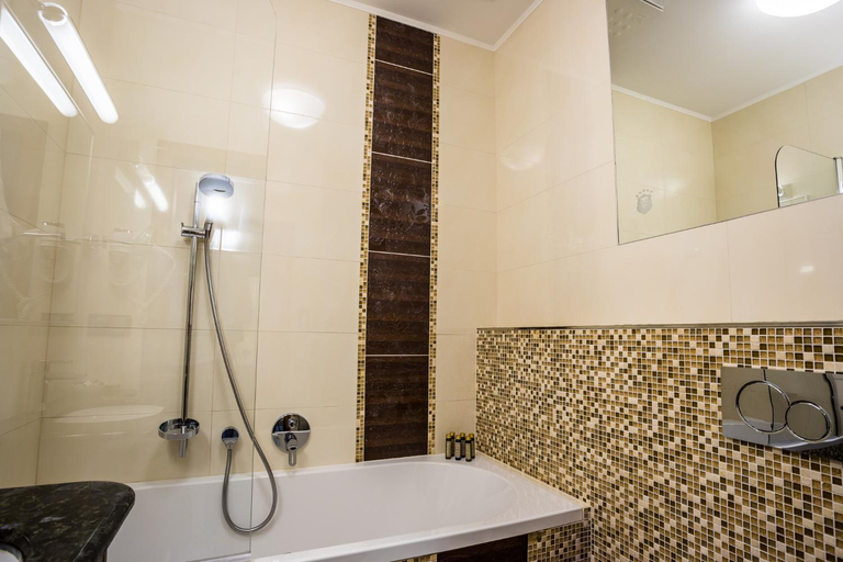 Bathroom 2, WELLNESS HOTEL LOWE, Pieštany
