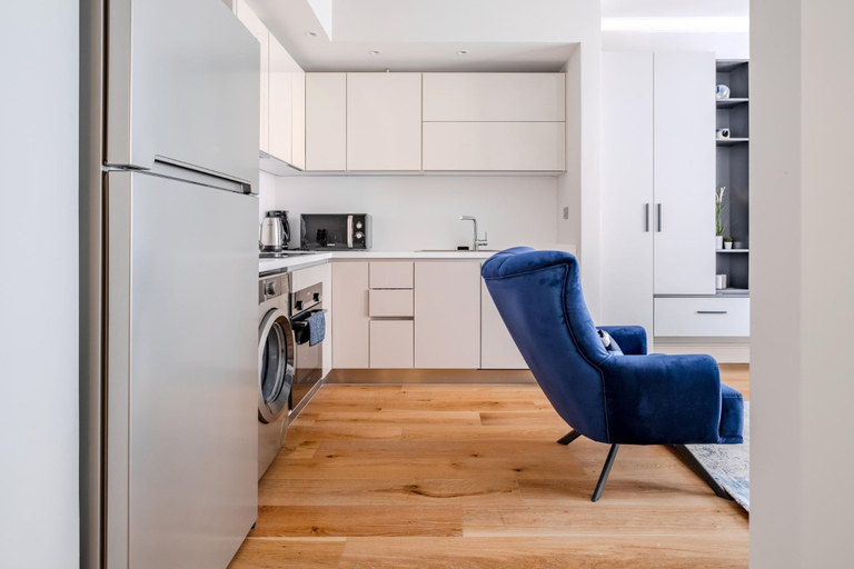 Room 2, Modern Residence 5 min to Taksim Sq Near Metro, Beyoğlu