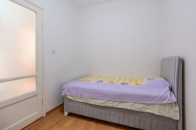 Room 2, Flat With Balcony 4 min to Akmerkez Mall in Etiler, Beşiktaş
