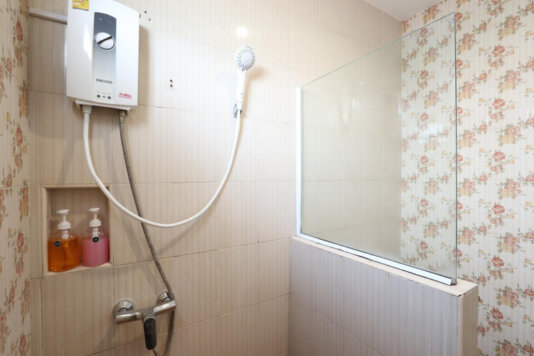 Bathroom 3, RAK NA KHAOYAI, Pak Chong