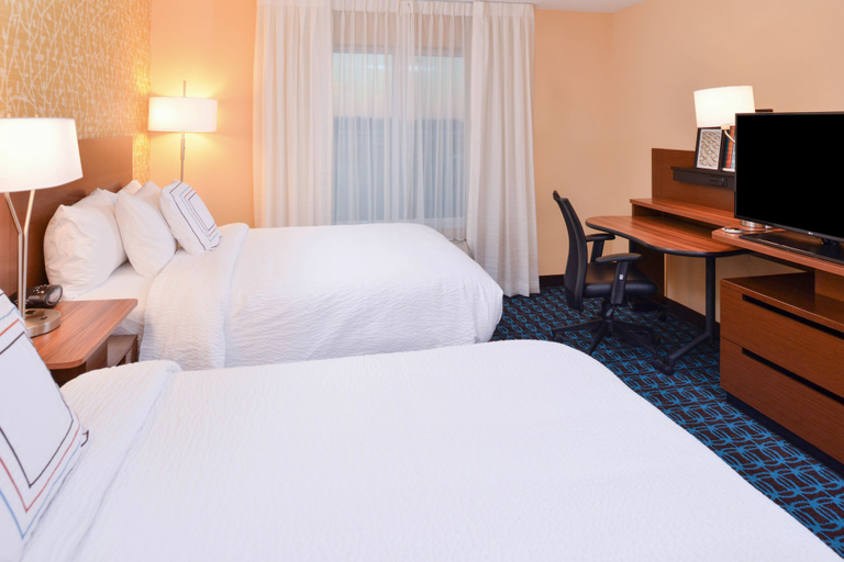 Bedroom 2, Fairfield Inn & Suites by Marriott Martinsburg, Berkeley