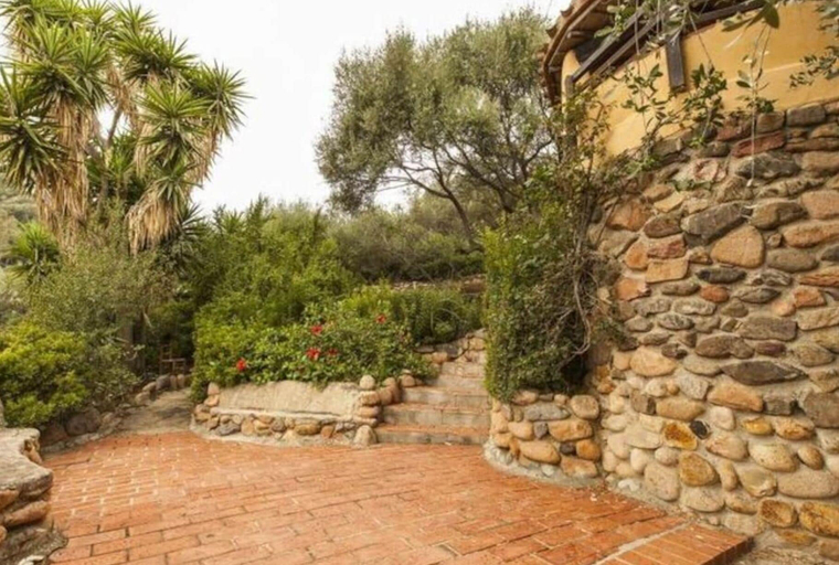 Property grounds, Ines Comfortable Holiday Residence, Cagliari