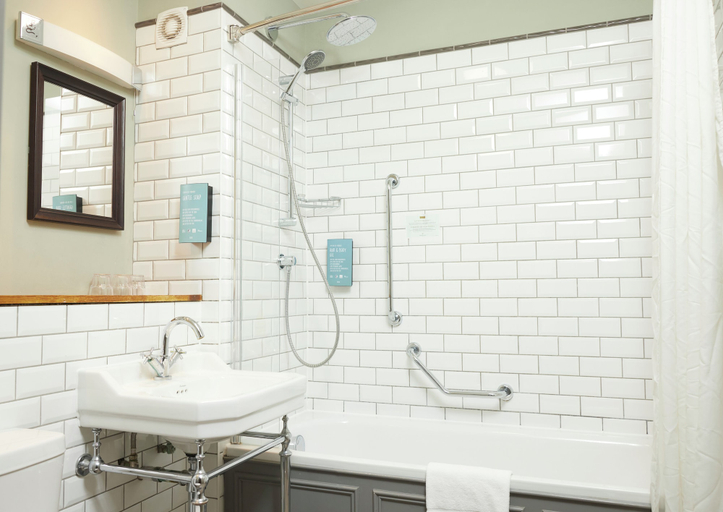 Bathroom 3, St Leonard's Hotel by Greene King Inns, Dorset