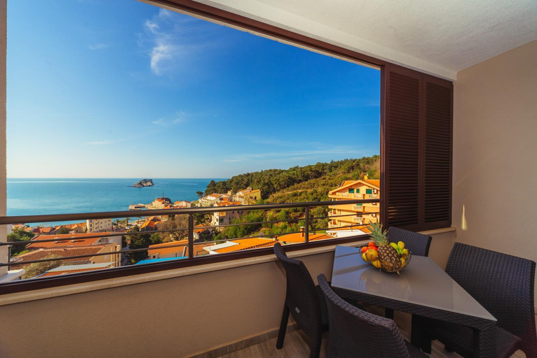 Surrounding environment, Belvedere Apartments