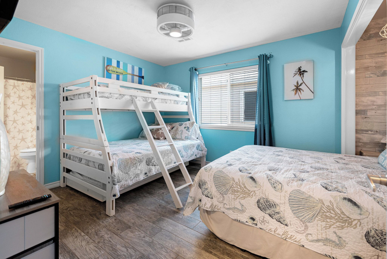 Bedroom, The Sandbar - Pet Friendly! Overlooking Community Pool!, Nueces
