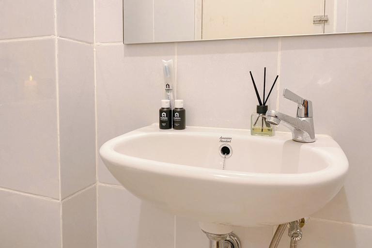 Bathroom 3, Restful Studio At Tokyo Riverside Pik 2 Apartment, Tangerang