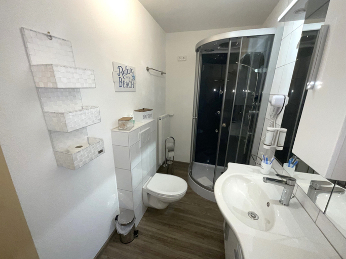 Bathroom 5, Gästehaus Würzburg 24h, Würzburg