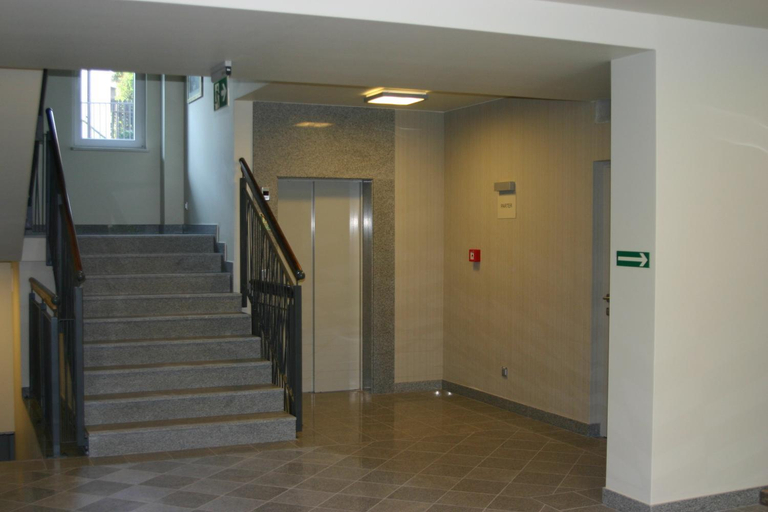 Public Area 2, Apartament z Ogrodem, Kłodzko