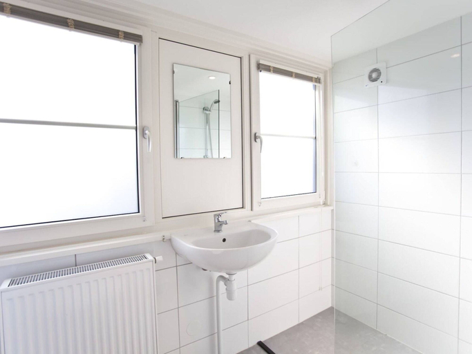 Bathroom, Luxury Villa in Arnhem With Parking, Arnhem
