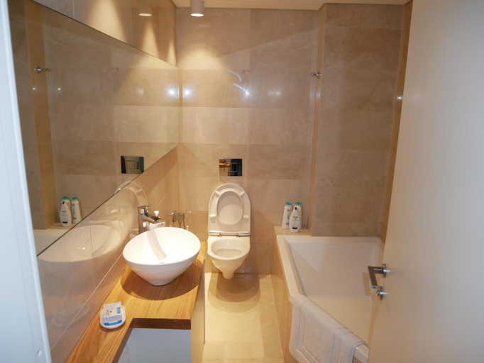 Bathroom 3, Shoresh mountain