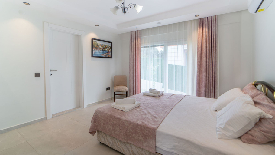 Room 3, Huge Triplex Villa w Pool and Garden in Fethiye, Fethiye
