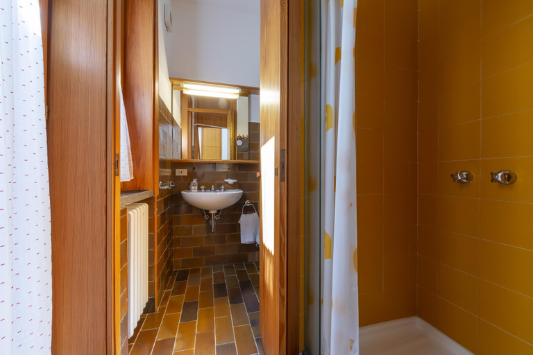 Room 4, Sunset in Ranco in Ranco, Varese
