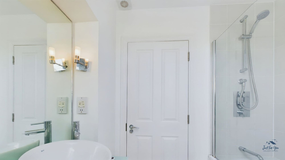 Bathroom 3, Vermont Your Peaceful West Bay Retreat, Isle of Wight