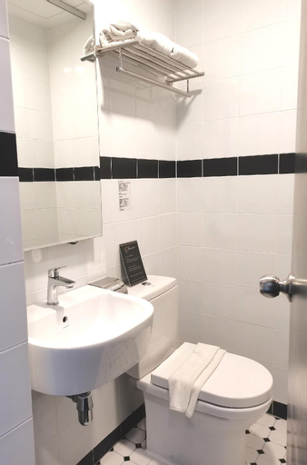 Bathroom 14