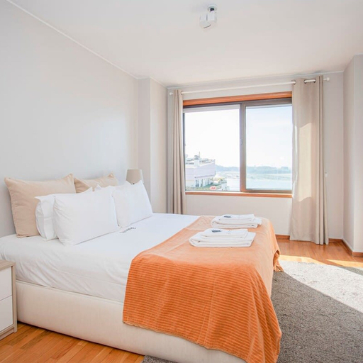 Room 5, Liiiving in Porto Sea River View Apartment, Porto