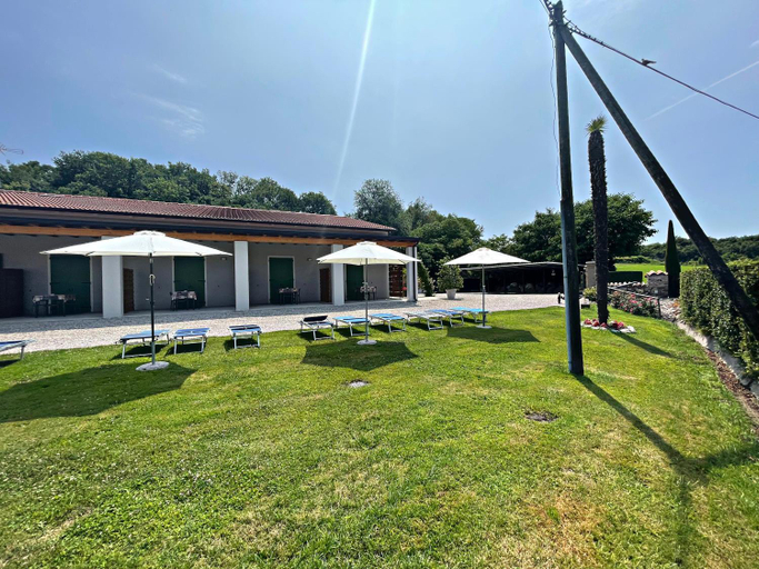 Others 5, Agriturismo scannaporco, Mantua