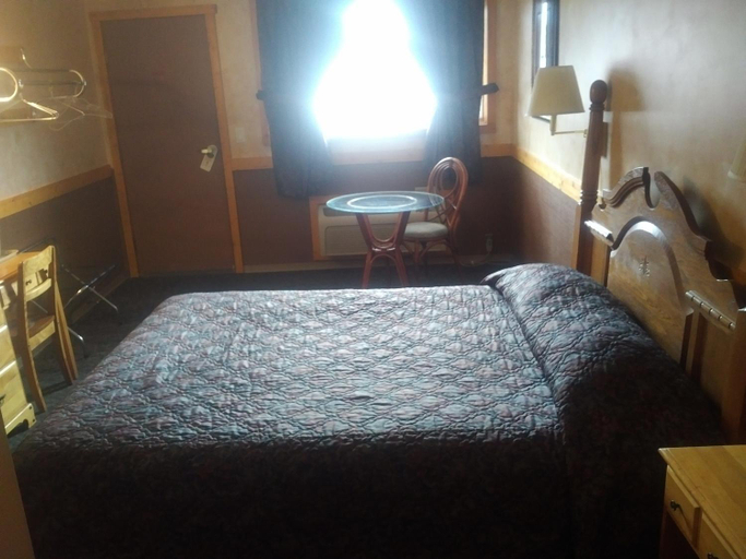 Others 4, Algoma Motel, Algoma