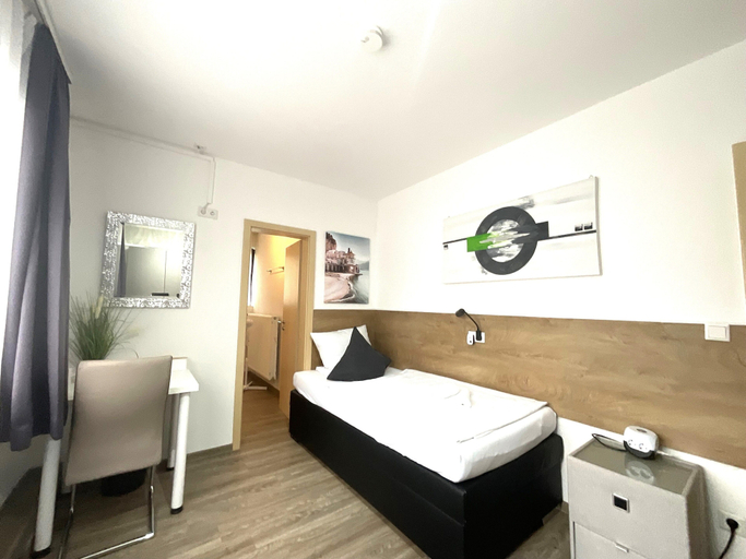 Bedroom 2, Gästehaus Würzburg 24h, Würzburg