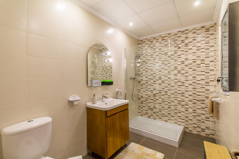 Bathroom 3, Madonnina Sunny Townhouse in Kalkara