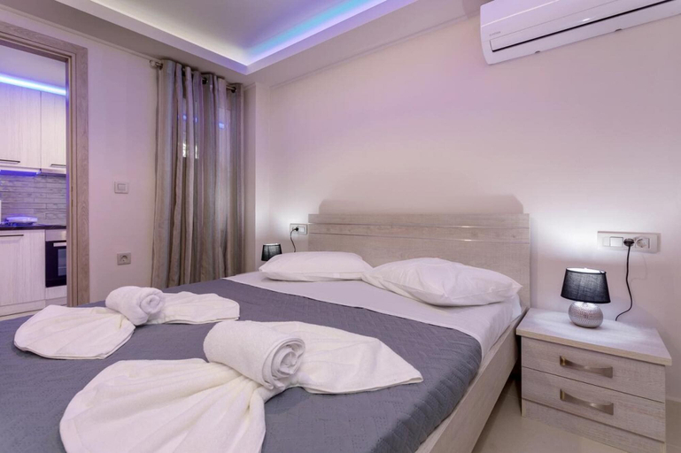 Room 4, Evia's Apartment - New Apartment In Town!, Ionian Islands