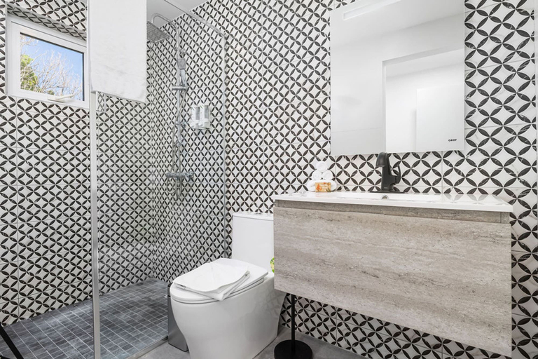 Bathroom 4, 4BR 3BA Newly Built w Private Pool 5 min 2 Beach