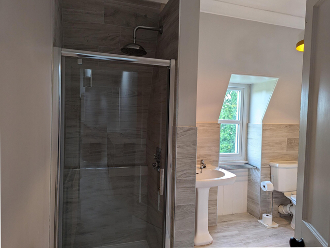 Bathroom 3, Spacious 4 Bedroom Flat in Stirling, Stirling