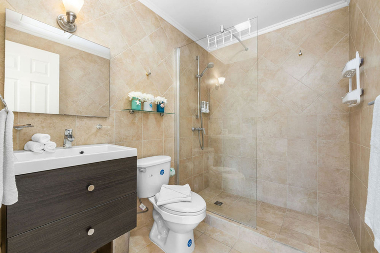 Bathroom 3, Townhome Goldcoast GYM Pools 24 7 Security
