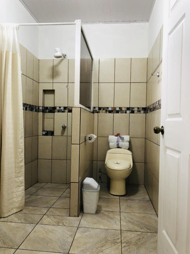 Bathroom, Hotel Andrea, Corredores