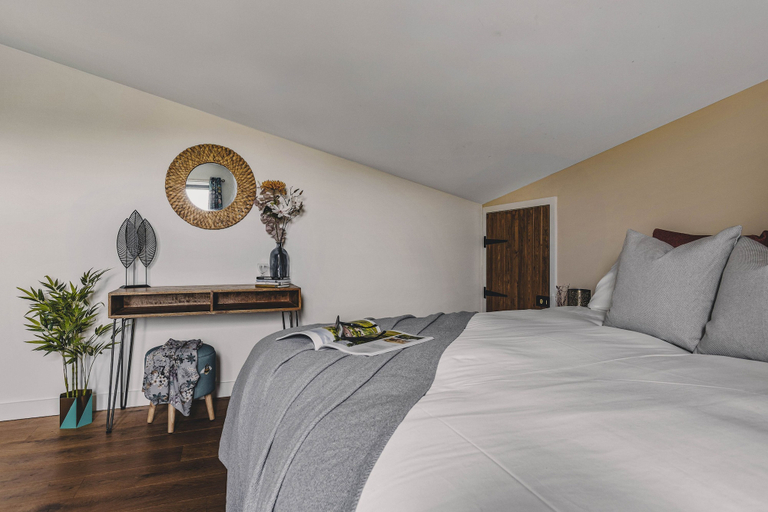 Bedroom 3, Heron House - Luxury Grand Designs Eco-home, Devon
