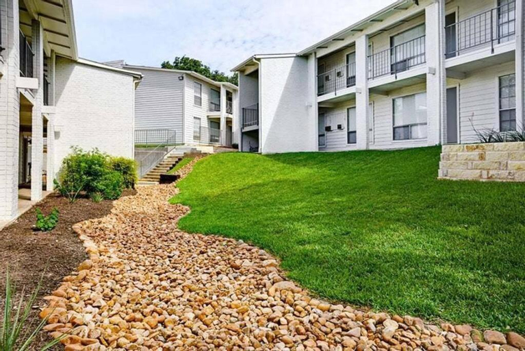 SoCo Chic Apartment Suites Close to Downtown, Travis