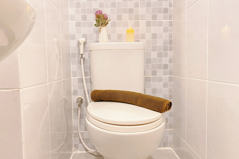 Bathroom 5, Simply Studio Apartment At Tokyo Riverside Pik 2, Tangerang