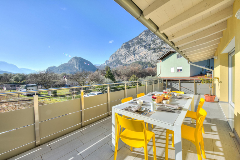 Room 4, Mirabelle in Dro With 3 Bedrooms and 2 Bathrooms, Trento