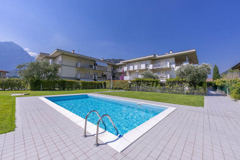 Room 1, Torbole Relax Pool Balcony Apartment, Trento