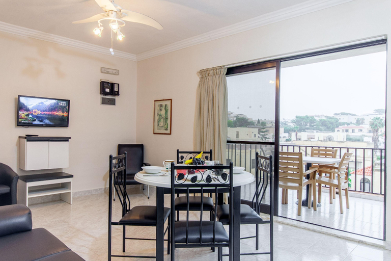 Room 5, Merill Pool and Sea Charming Apart 4
