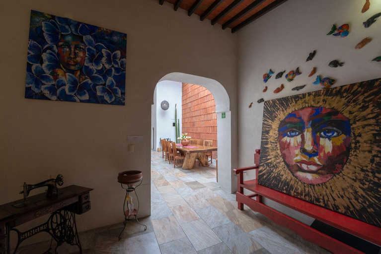 Entrance 3, La Casa Carlota, Del Centro