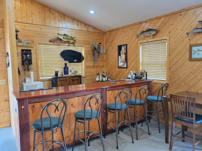 Food & Drinks, Dog-Friendly The Lodge Home in Quiet Location by RedAwning, Bayfield