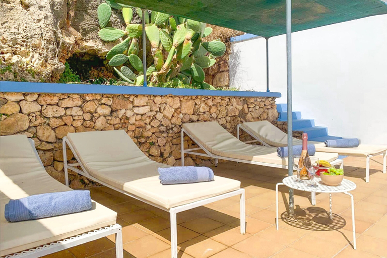Room 4, Merill Pool and Sea Charming Apart 2