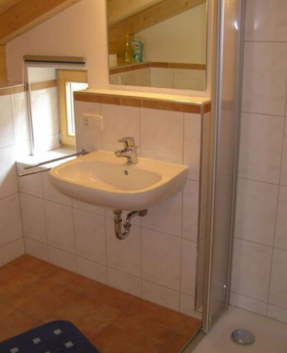 Bathroom 2, Cosy Apartment Near Ski-lift, Rosenheim