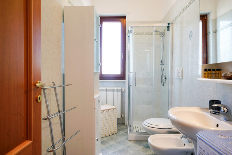 Bathroom 5, Appartamento a Torre Canne con Balcone, Brindisi