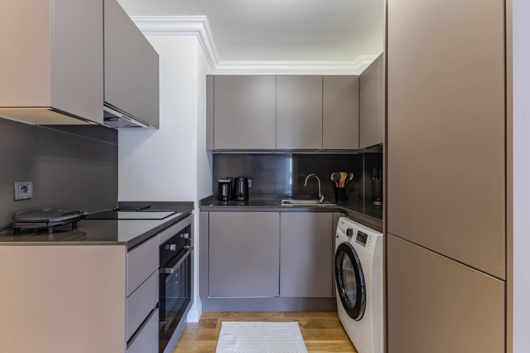 Room 4, Sleek Flat 6 min to Istiklal Ave in Beyoglu, Beyoğlu