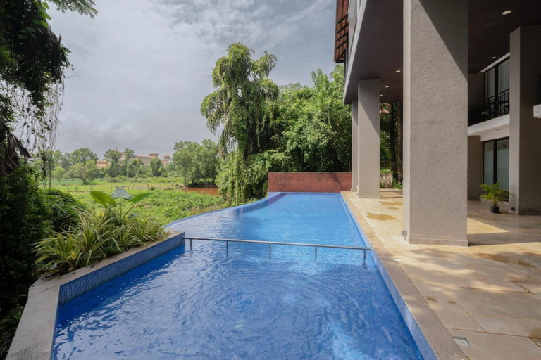 Room 5, Cozy 1BR With Pool - Only 1km From Candolim Beach, North Goa