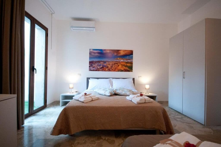 Room 5, Val di Noto Rooms, Syracuse