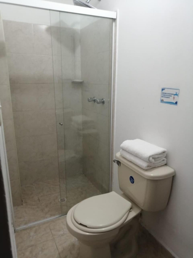 Bathroom 2, Hotel Sol Del Estadio, Medellín