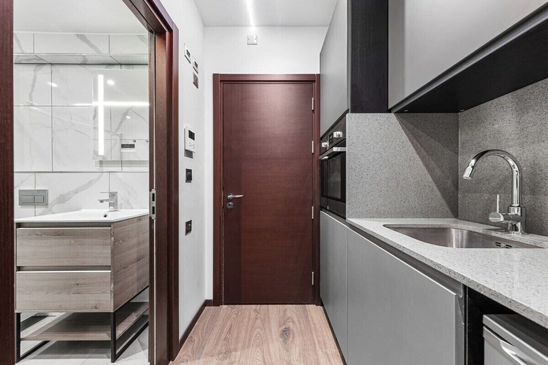 Others 5, Golders Green Stays, London