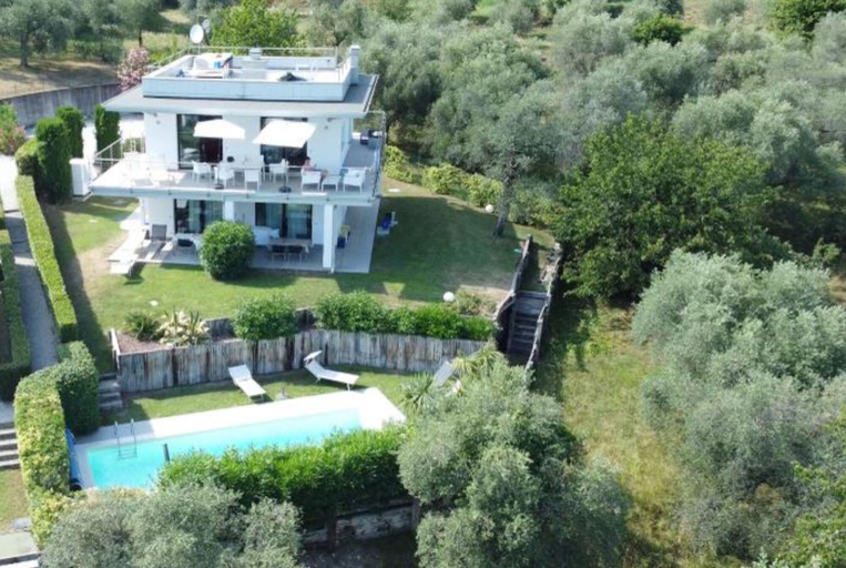 Room 2, Casa Bougainville With Pool and Lake View, Brescia
