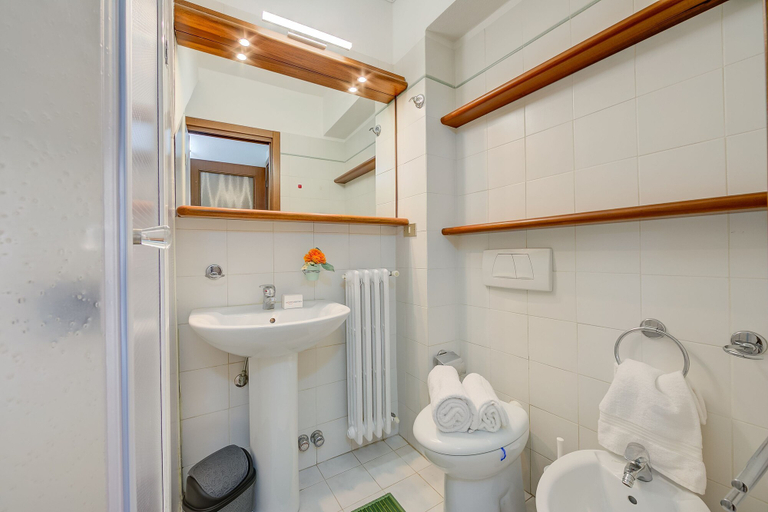 Room 5, Leonardo House Garden Stresa Center, Verbano-Cusio-Ossola