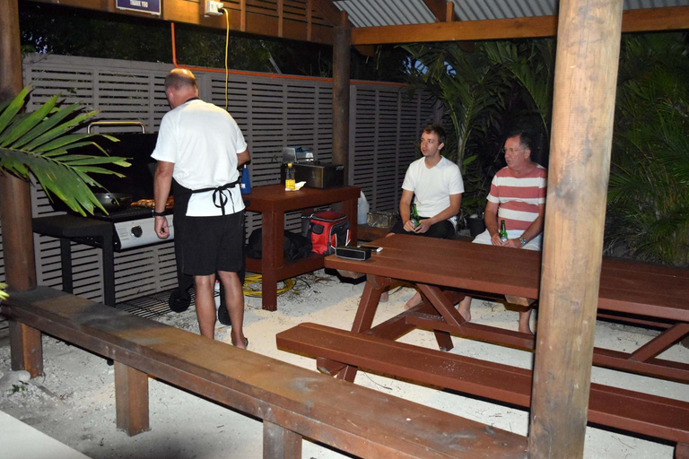Food & Drinks 5, Coral Sands Apartments, Rorotonga