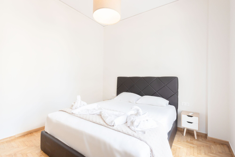 Room 5, Modern 2-bedroom Gem Close to Metro, Attica