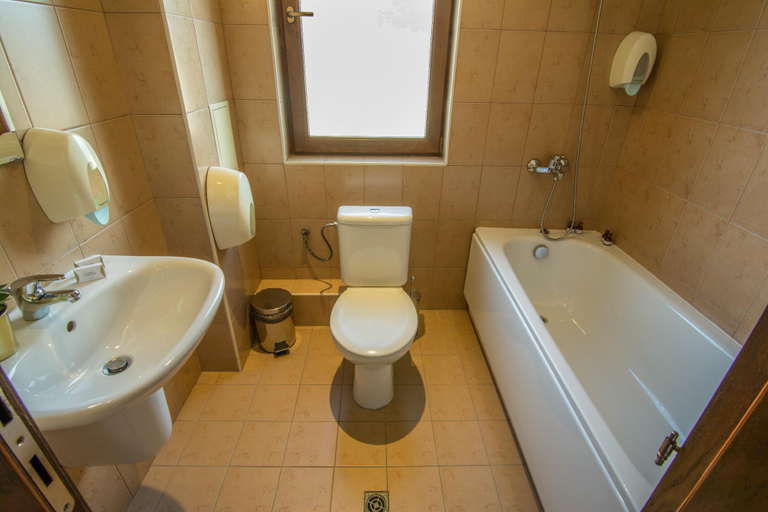Bathroom 3, Banderitsa Apartment in Bansko with queen size bed and kitchen n5181, Bansko