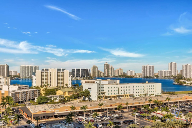 Room 5, Luxurious Resort Balcony Bay View Amazing Pool, Miami-Dade